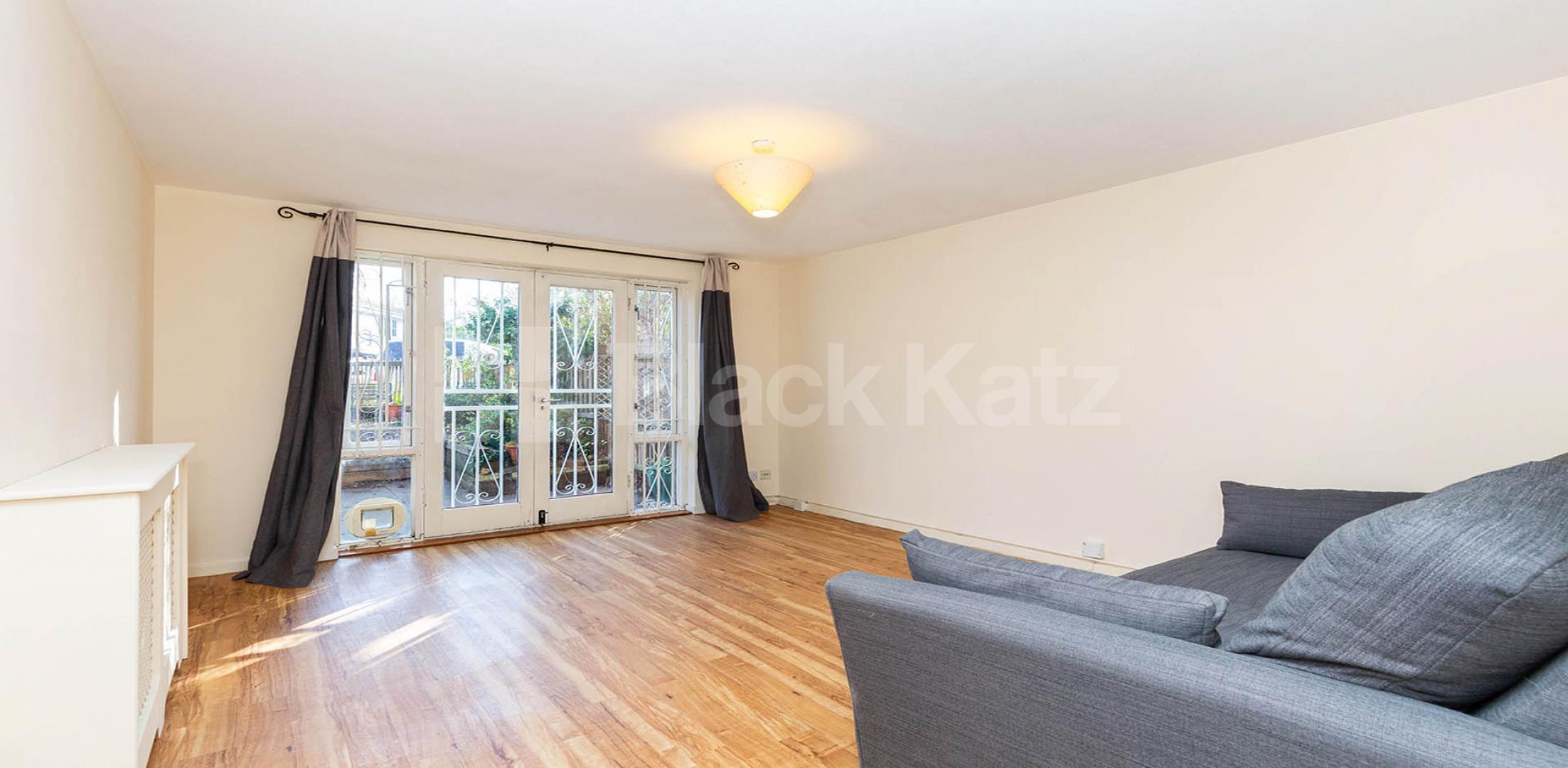 			GARDEN FLAT!, 1 Bedroom, 1 bath, 1 reception Flat			 Barker Drive, CAMDEN
